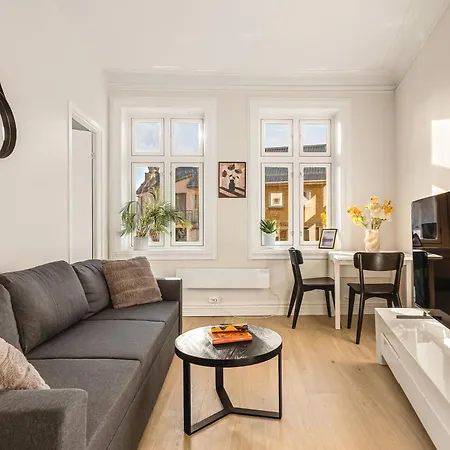 Center - Location Апартаменти