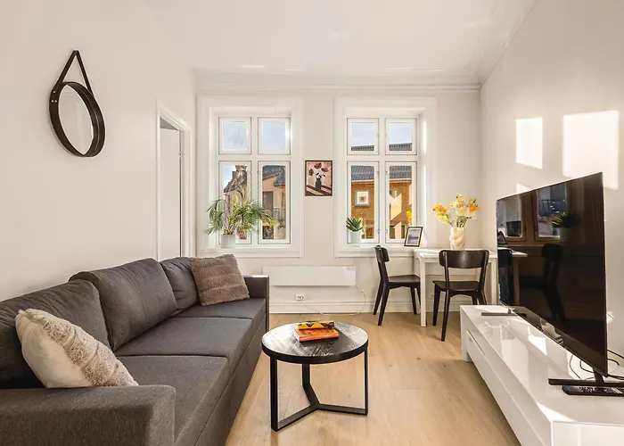 Center - Location Апартаменти